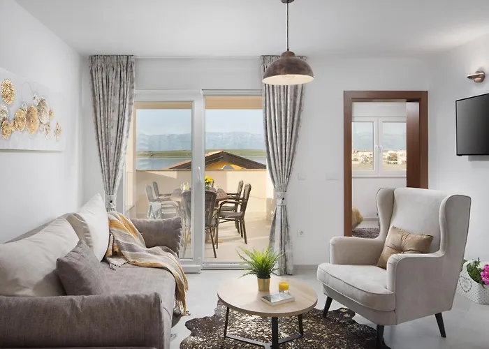 By The Sea - 19421 * Vir